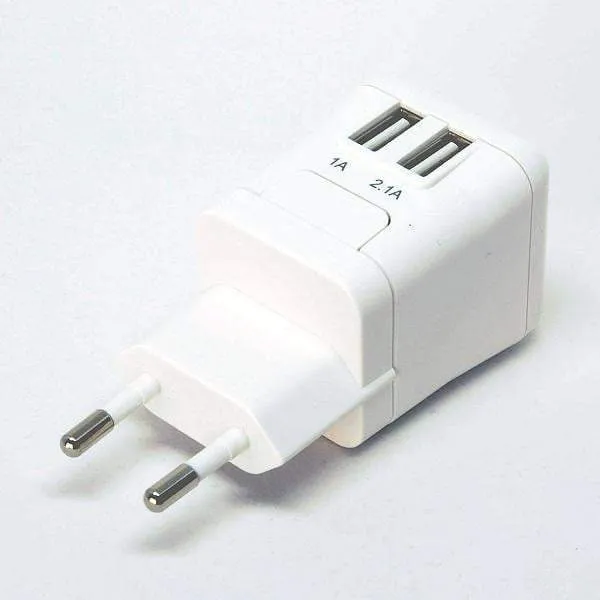 Voltage Valet - Universal Travel Adaptor Kit - Dual USB | US / EU / GB / AU / CH / HK
